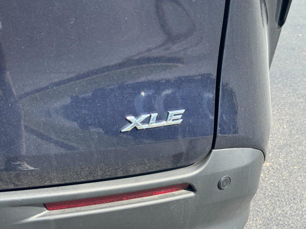 Used 2026 Toyota Sienna XLE FWD image 6