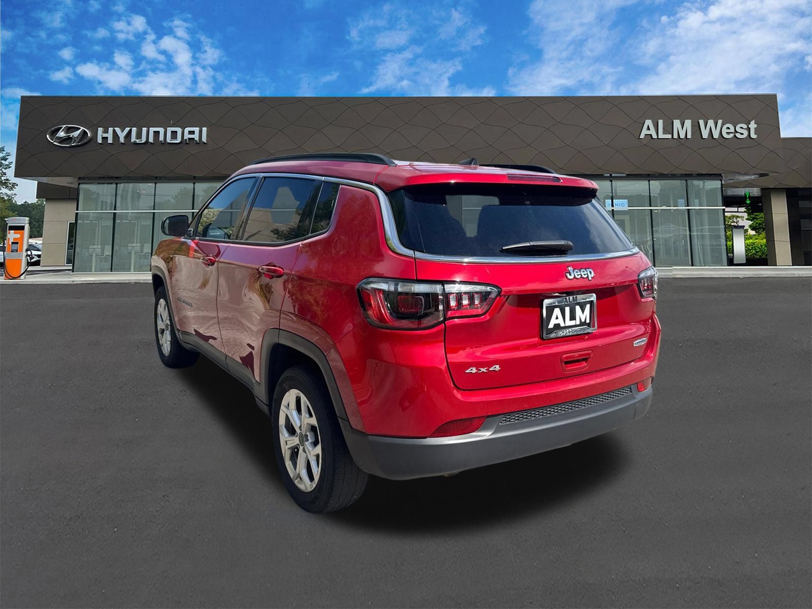 Used 2025 Jeep Compass Latitude AWD/4WD image 7