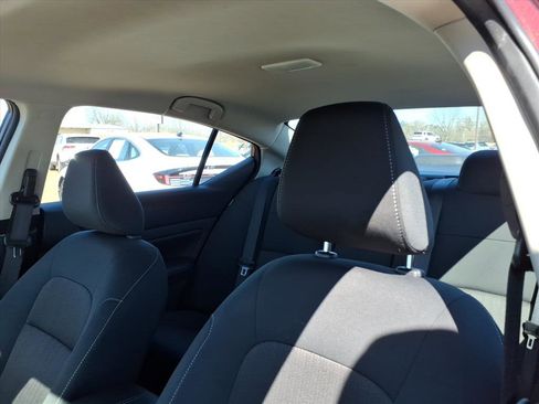 Used 2025 Nissan Altima 2.5 SV image 16