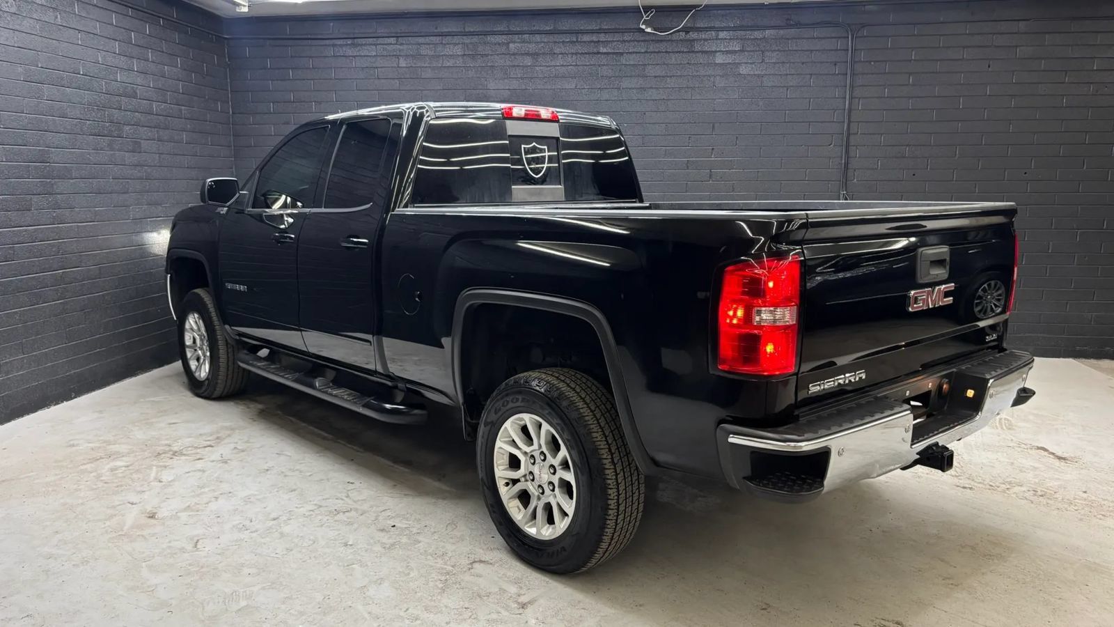 Used 2017 GMC Sierra 1500 SLE w/ SLE Value Package AWD/4WD image 3