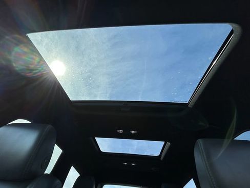 Used 2023 Buick Enclave Premium image 32