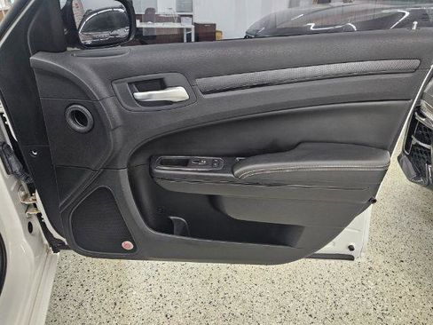 Used 2015 Chrysler 300 S image 29