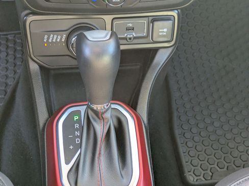 Certified 2022 Jeep Renegade Trailhawk w/ Sun/Sound Group image 23