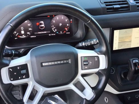Used 2023 Land Rover Defender 90 SE image 24