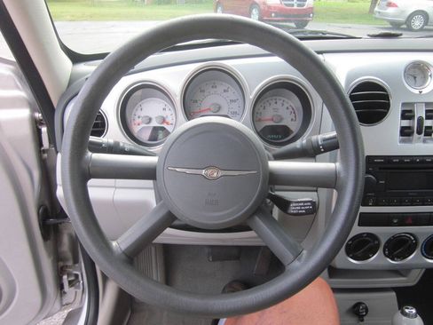 Used 2008 Chrysler PT Cruiser FWD image 19
