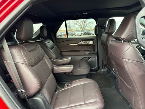 Used 2025 Ford Explorer Platinum w/ Ultimate Package image 29