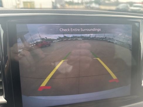 Used 2022 Chrysler Pacifica Touring-L FWD image 16