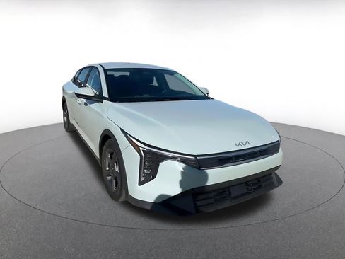 Used 2025 Kia K4 FWD image 3