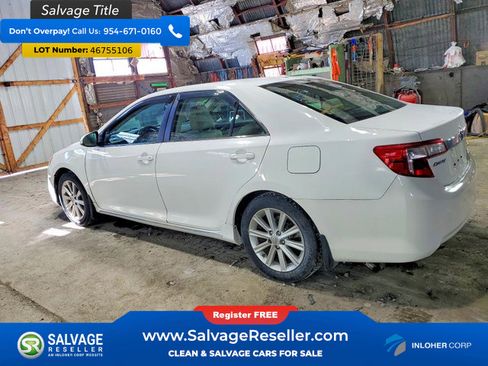 Used 2014 Toyota Camry XLE w/ Leather Package FWD image 3