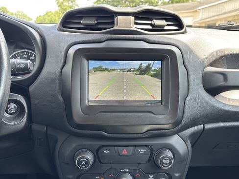 Used 2020 Jeep Renegade Altitude AWD/4WD image 19