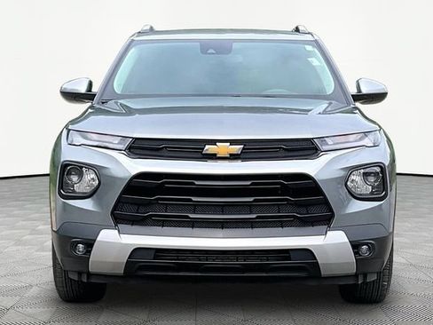Used 2023 Chevrolet TrailBlazer LT FWD image 2