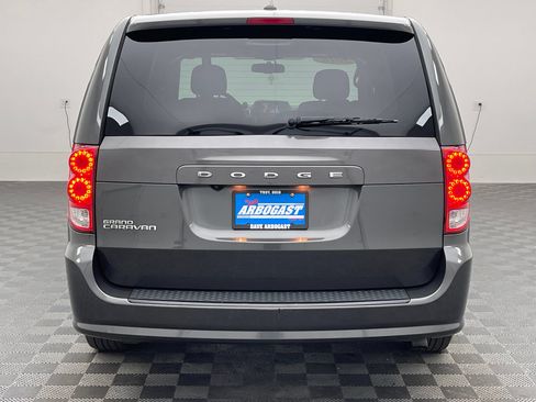 Used 2016 Dodge Grand Caravan SE FWD image 7