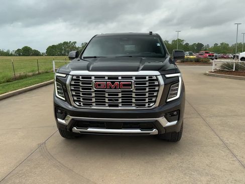 Used 2025 GMC Yukon XL Denali w/ Sun & Power Step Package image 3
