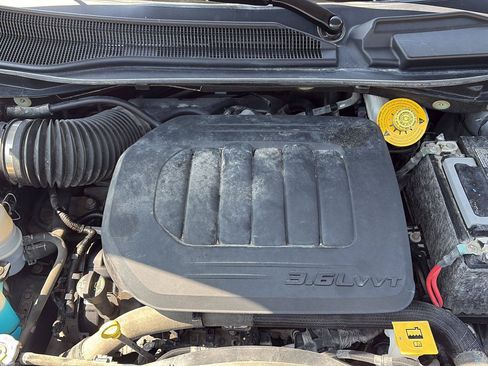 Used 2019 Dodge Grand Caravan SXT FWD image 18