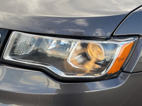 Used 2019 Jeep Grand Cherokee Laredo AWD/4WD image 10