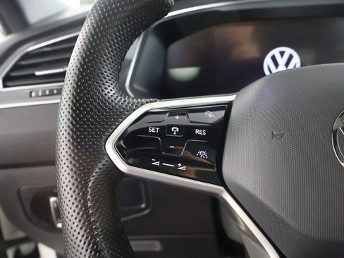 Used 2024 Volkswagen Tiguan SE R-Line image 44
