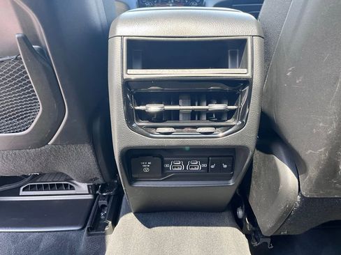 Used 2023 Jeep Grand Cherokee Limited AWD/4WD image 21