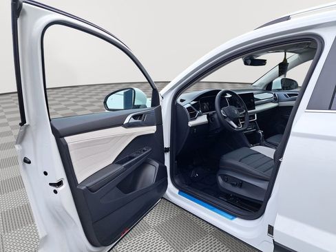 New 2025 Volkswagen Taos SEL image 11