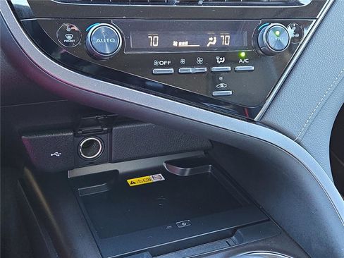 Used 2024 Toyota Camry SE w/ Cold Weather Package image 27