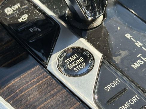 Used 2021 BMW X7 xDrive40i w/ Executive Package image 8