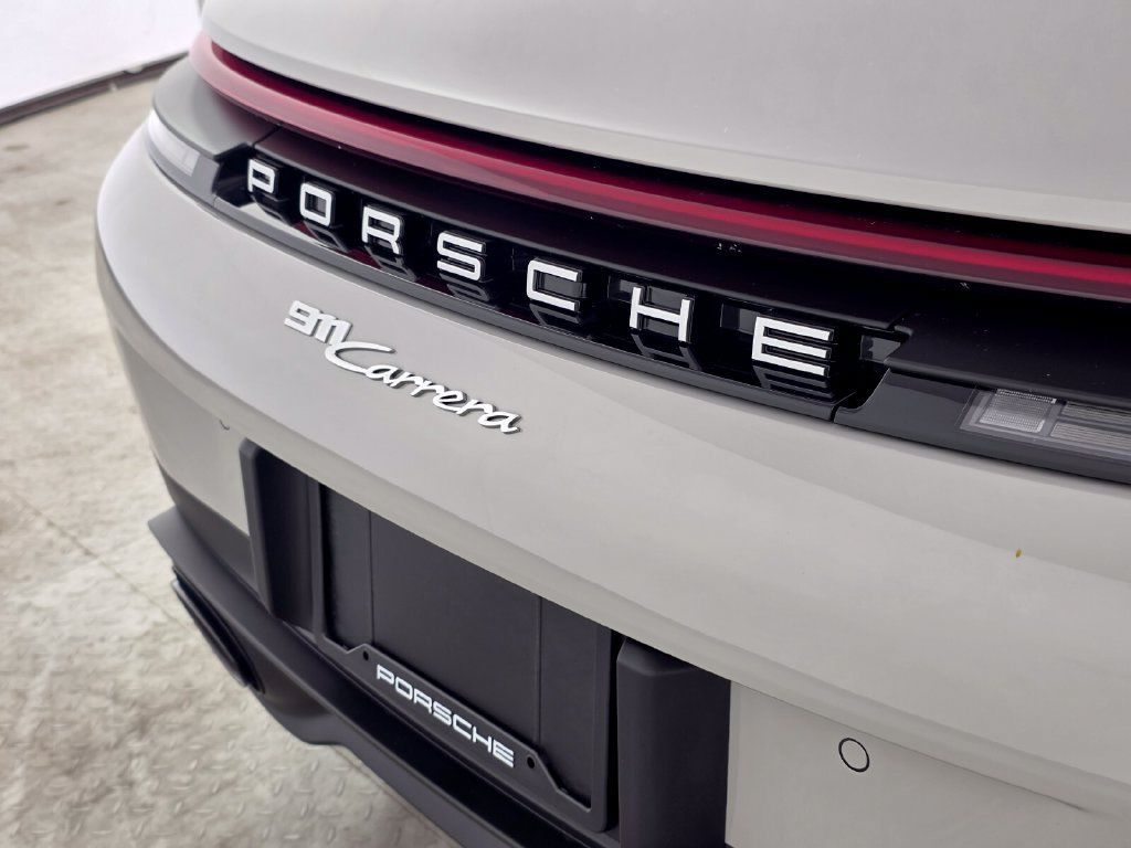 Used 2025 Porsche 911 Carrera RWD image 15