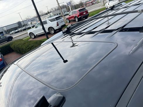 Used 2019 Cadillac Escalade ESV Premium Luxury image 13