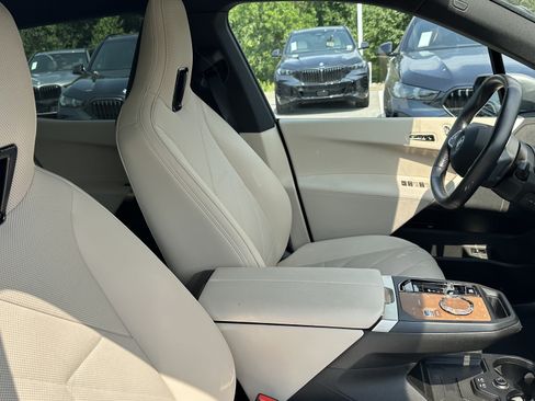 Used 2024 BMW iX xDrive50 w/ Premium Package AWD/4WD image 33