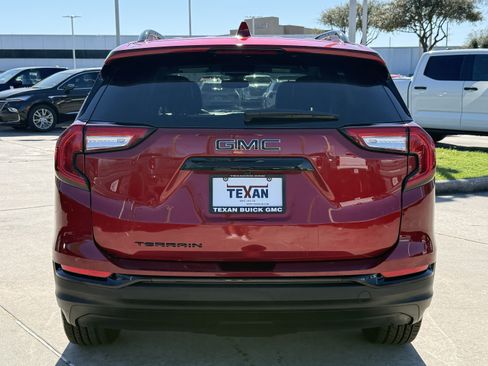 Used 2022 GMC Terrain SLE w/ Driver Convenience Package image 6