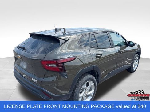 Used 2024 Chevrolet Trax LS w/ LS Convenience Package FWD image 4