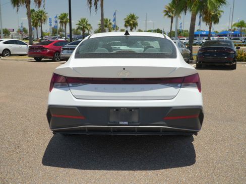 Used 2024 Hyundai Elantra SEL FWD image 6