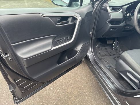Used 2021 Toyota RAV4 LE AWD/4WD image 29