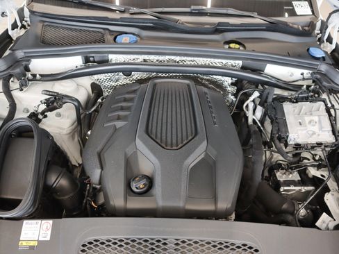 Certified 2022 Porsche Macan AWD/4WD image 29