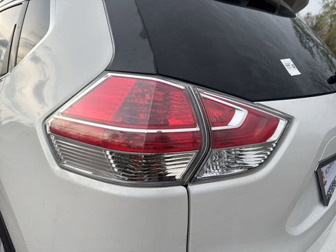Used 2016 Nissan Rogue SV AWD/4WD image 26