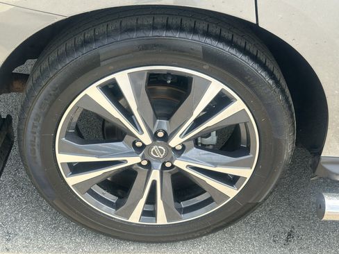 Used 2020 Nissan Pathfinder Platinum image 19