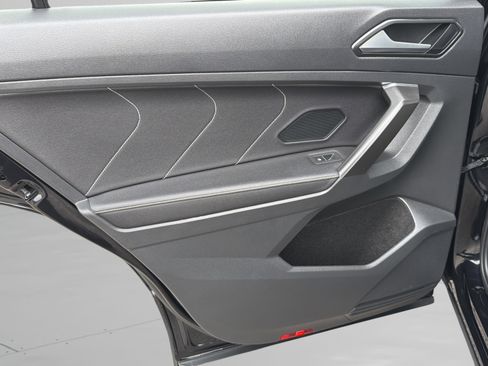 Used 2022 Volkswagen Tiguan SE R-Line image 26