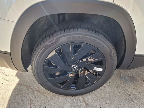 New 2026 Volkswagen Atlas SE image 28