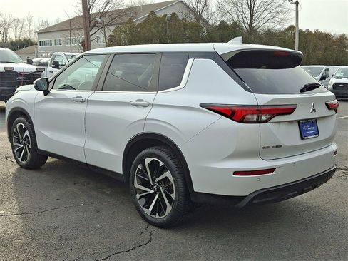 Used 2022 Mitsubishi Outlander ES image 4