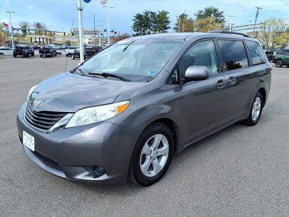 Used 2011 Toyota Sienna LE w/ Towing Pkg