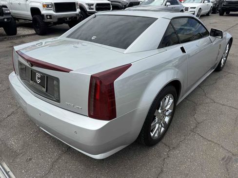 Used 2009 Cadillac XLR RWD image 10