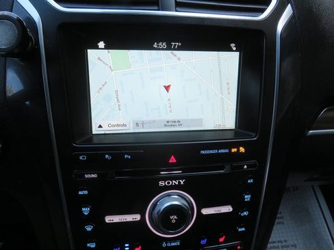 Used 2018 Ford Explorer Limited w/ Equipment Group 301A AWD/4WD image 17