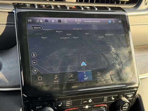 Used 2023 Jeep Grand Cherokee L Limited w/ Trailer Tow Group (B) AWD/4WD image 4