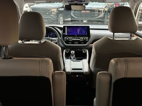 Used 2024 Toyota Grand Highlander AWD Hybrid image 9