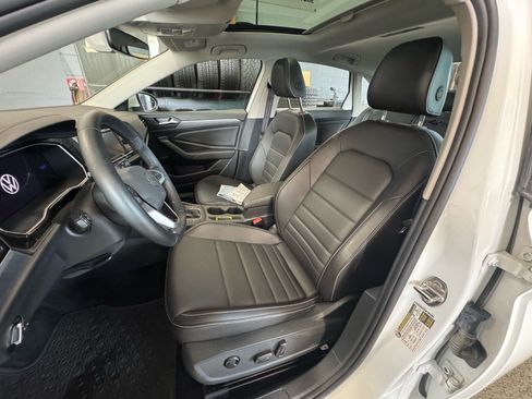 Used 2024 Volkswagen Jetta SE w/ Panoramic Sunroof Package FWD image 21