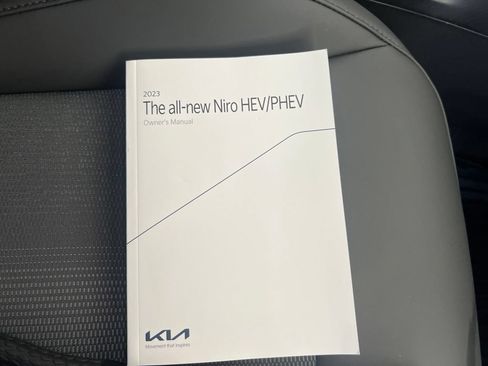 Certified 2023 Kia Niro EX Touring FWD image 27