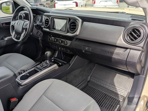 Used 2018 Toyota Tacoma SR5 AWD/4WD image 28