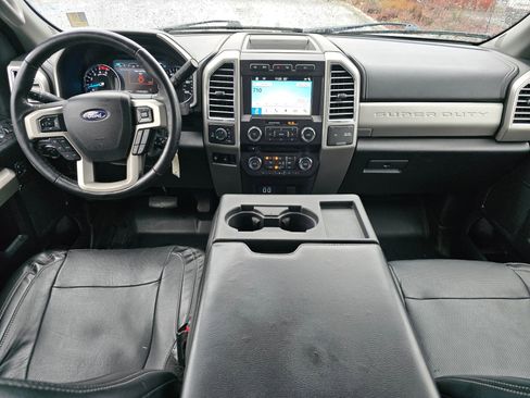 Used 2017 Ford F250 Lariat w/ Lariat Value Package AWD/4WD image 16