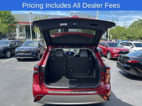 New 2026 Toyota Highlander Platinum AWD/4WD image 18