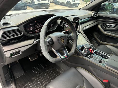 Used 2022 Lamborghini Urus AWD/4WD image 14