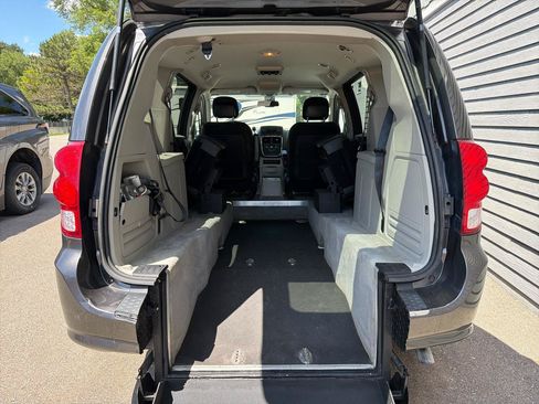 Used 2015 Dodge Grand Caravan SE w/ Quick Order Package 29E SE FWD image 3