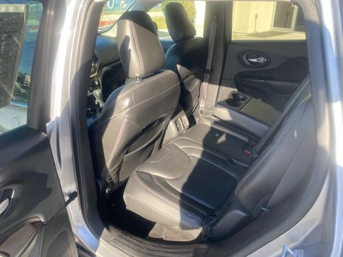 Used 2015 Jeep Cherokee Latitude w/ Comfort/Convenience Group image 10